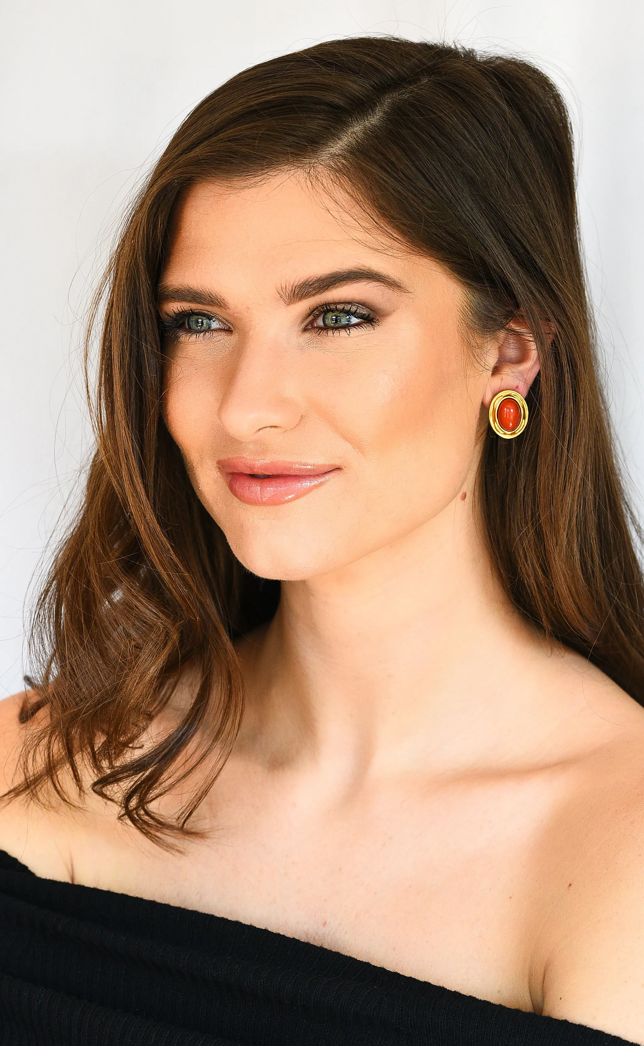 1980's Vintage Italian Red Jasper 18 Karat Yellow Gold Cabochon Earrings