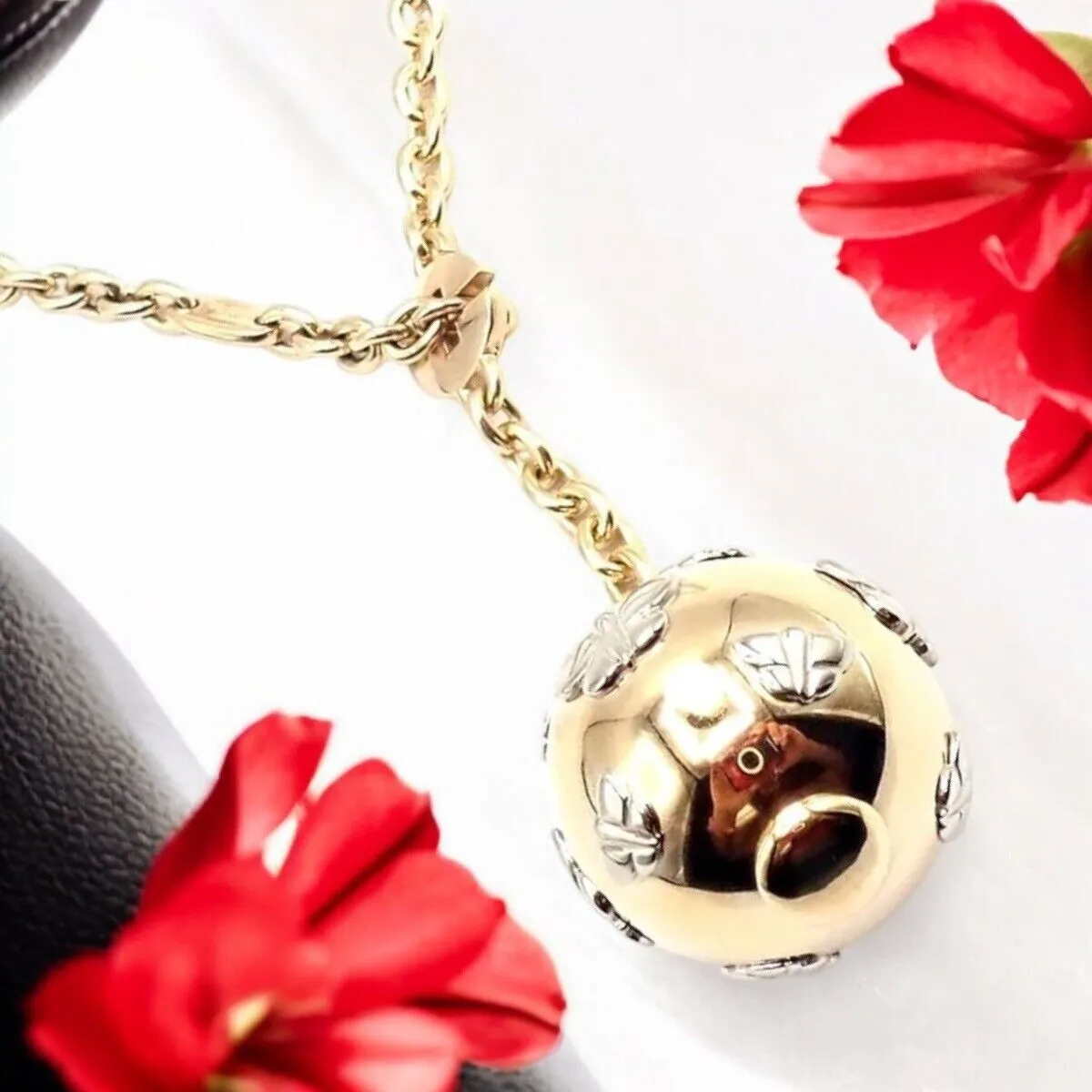 Authentic! Bulgari Bvlgari 18k Yellow Gold Butterfly Globe Pendant Link Chain