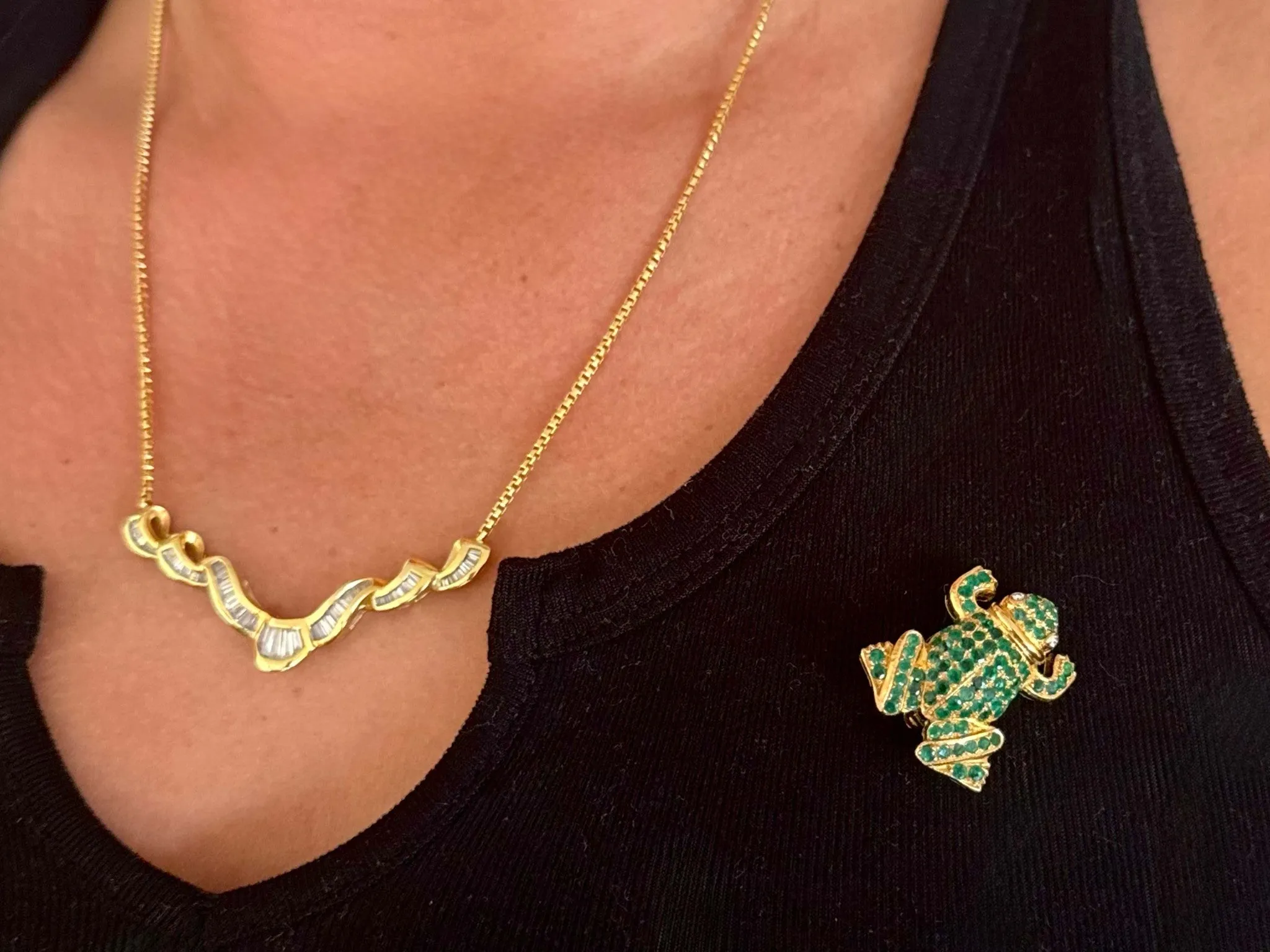 Green Emerald Frog with Diamond Eyes Brooch 18k Yellow Gold