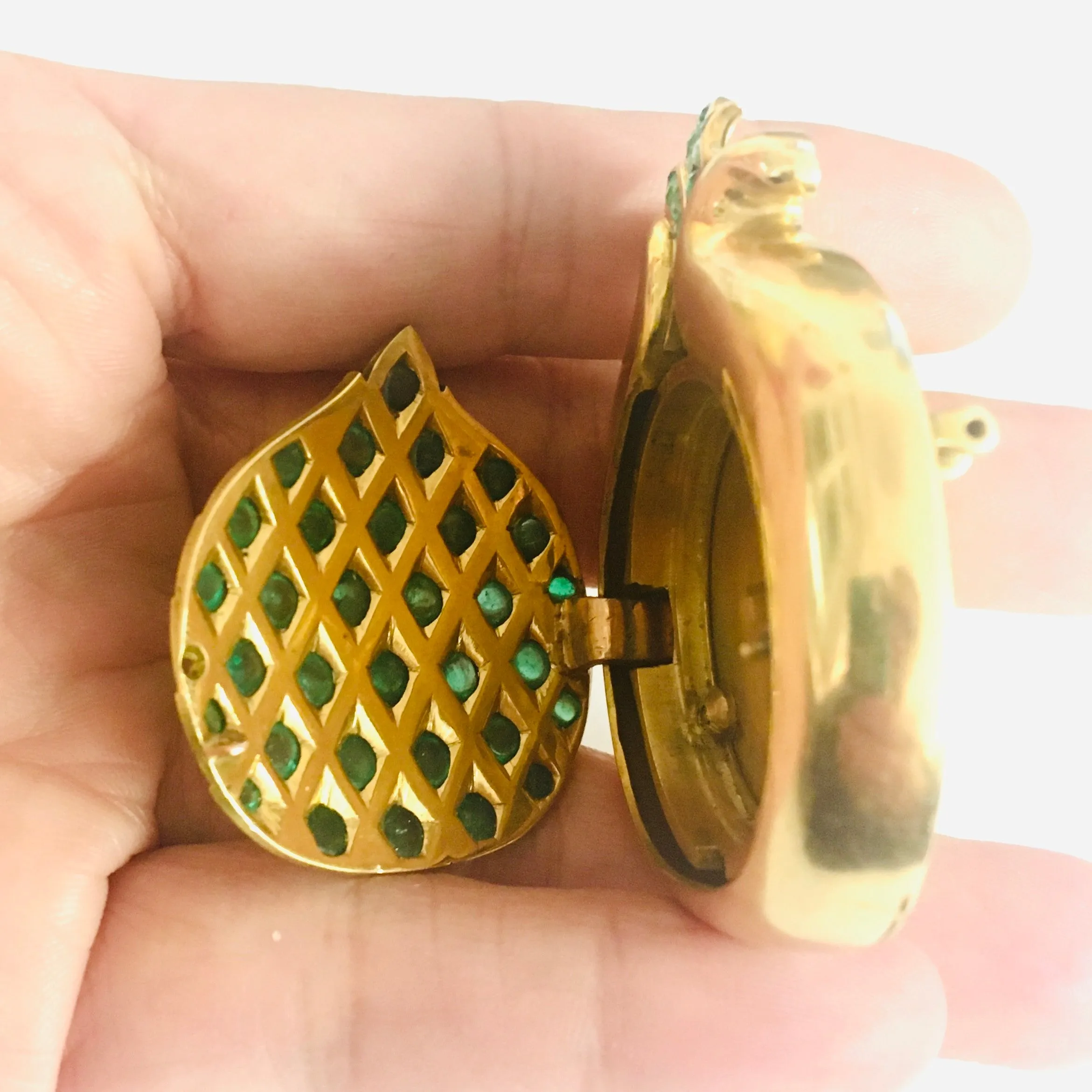 Rene Boivin 1930s 18KT Yellow Gold Emerald Pomegranate Brooch